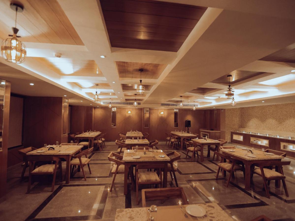 Clarks Inn Express, 德拉敦 外观 照片