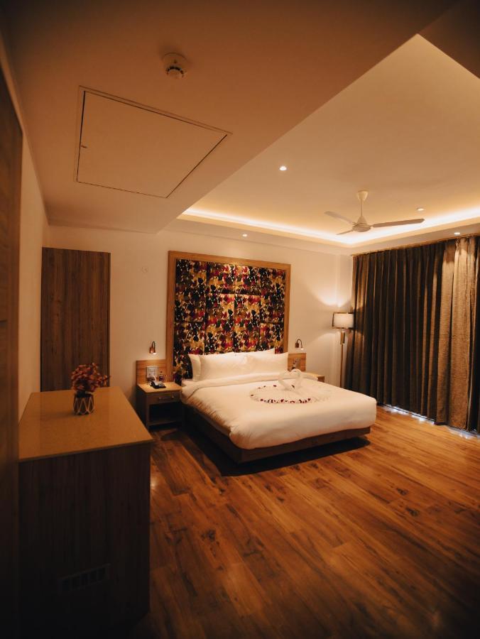 Clarks Inn Express, 德拉敦 外观 照片