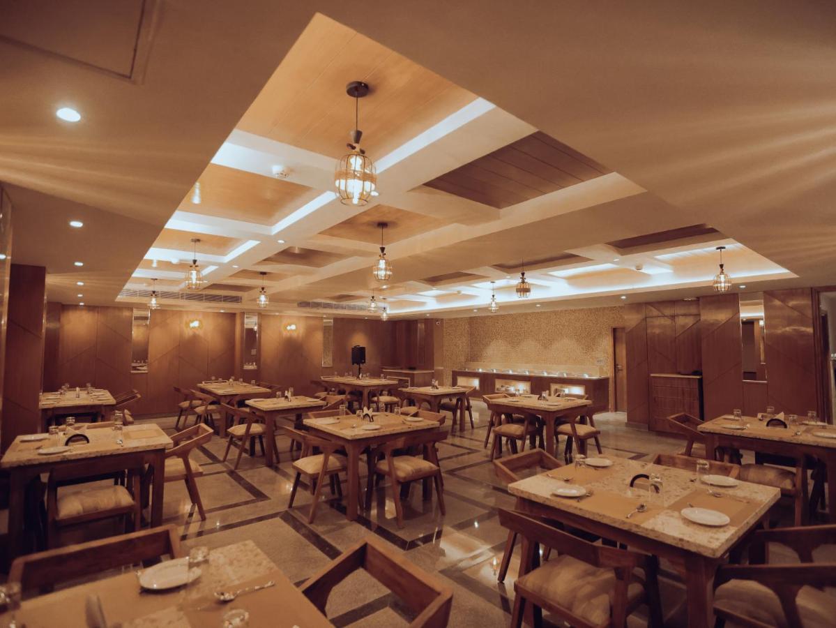 Clarks Inn Express, 德拉敦 外观 照片